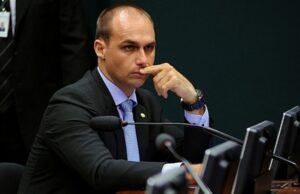 Eduardo Bolsonaro já é o deputado mais votado da história