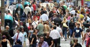Mais da metade da população brasileira vive em 5% das cidades do país