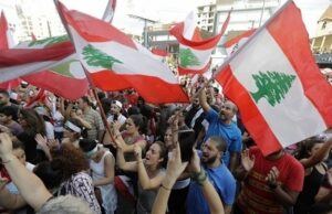 População libanesa realiza protestos e exigem reformas no governo
