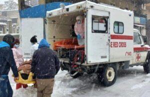 Bebê nasce em carro devido à forte nevasca, em Akkar