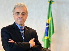 Presidente do Líbano concede a Medalha Nacional de Cedro ao embaixador do Brasil