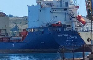 Navio sírio com grãos Ucrânia diz que foi roubado deixa o Líbano