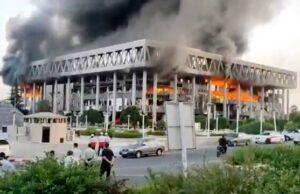 TV estatal iraniana retoma transmissões e desafia Israel após ataque a prédio da radiodifusão